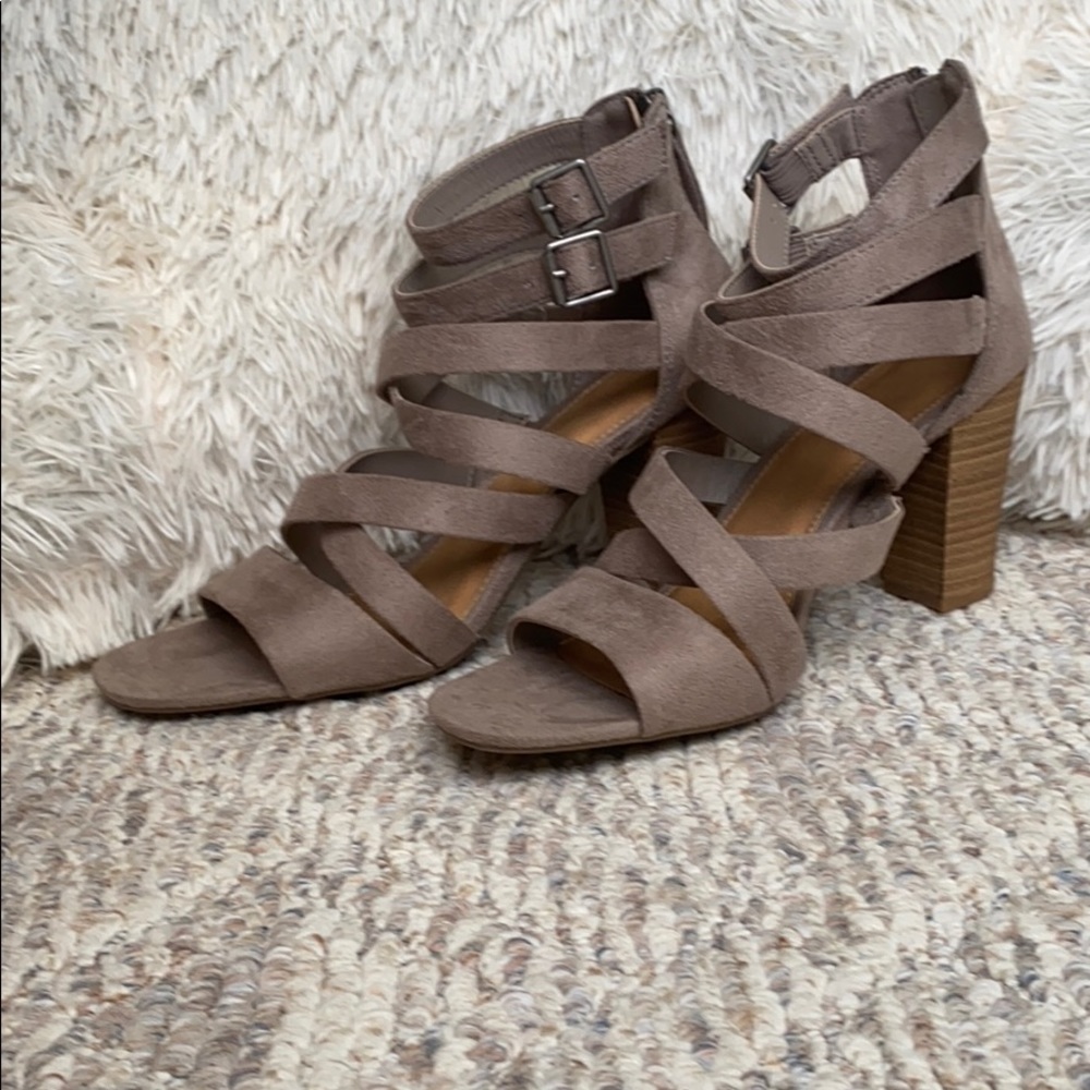 Universal Thread Block Strappy Heels - image 6